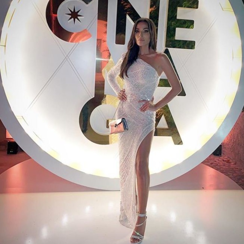 خطفت نادين نجيم الأنظار في كابري بفستان من تصميم زهير مراد