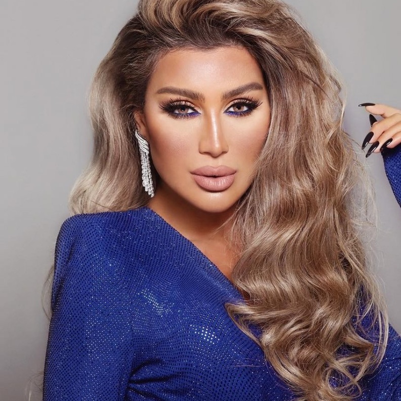 نادين نجيم تستعين بخصلات الشعر المستعارة