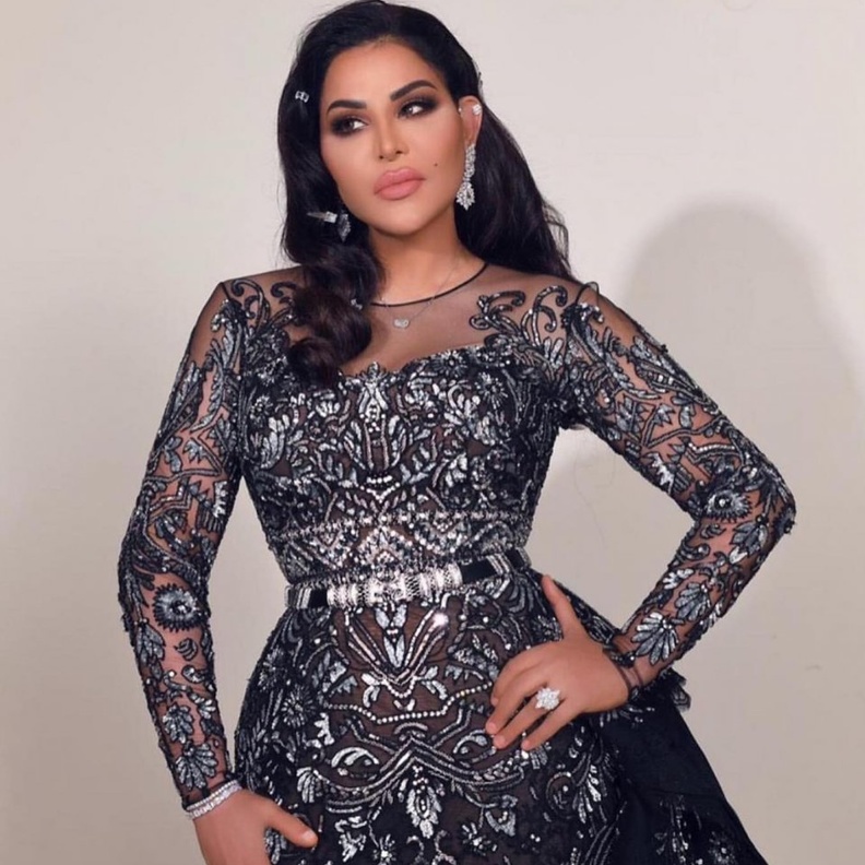 أحلام بفستان حيوي وفاخر من توقيع زهير مراد ‏Zuhair Murad مع التطريز الفضي