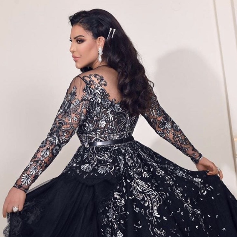 تفاصيل شك خيالية تزين اطلالة أحلام