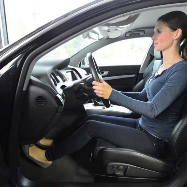  اتبعي طريقة القيادة الدفاعية والتي تعتمد على محاولة تجنب أخطاء السائقين الآخرين على الطريق