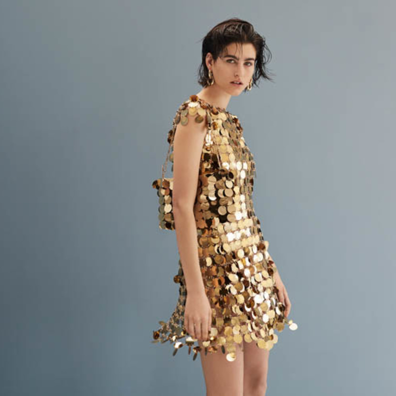 موقع MATCHESFASHION.COM يطلق تشكيلة حصرية لخط حقائب 1969 من علامة باكو رابان