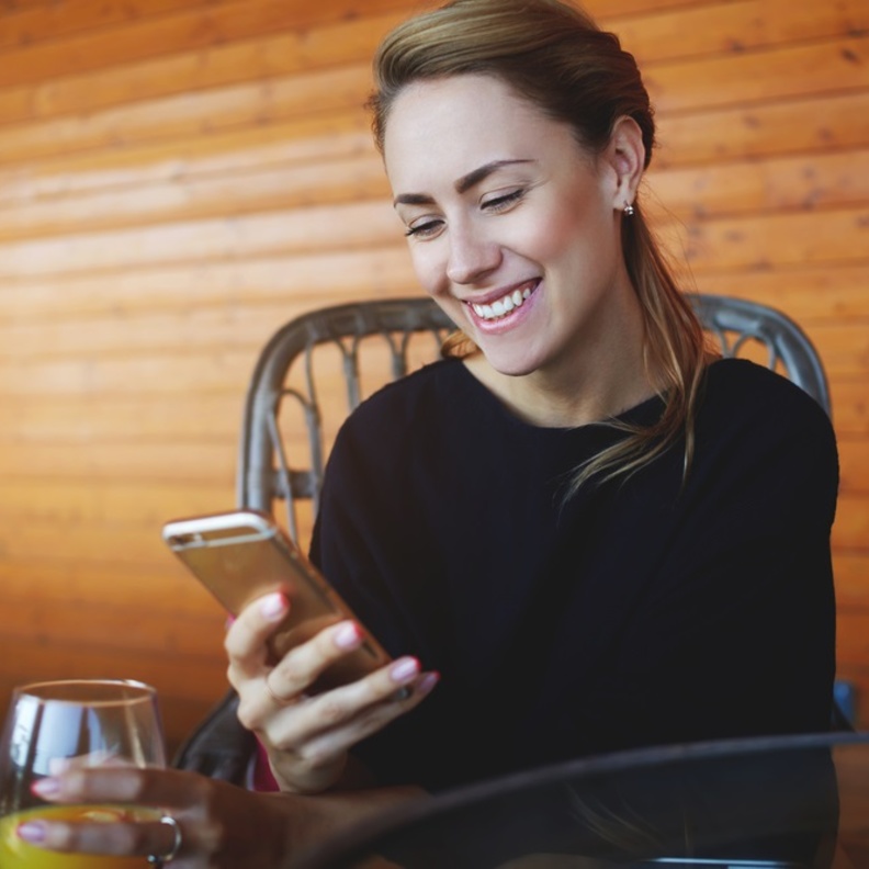 مخاطر استخدام الهاتف الذكي على مفاصل اليد