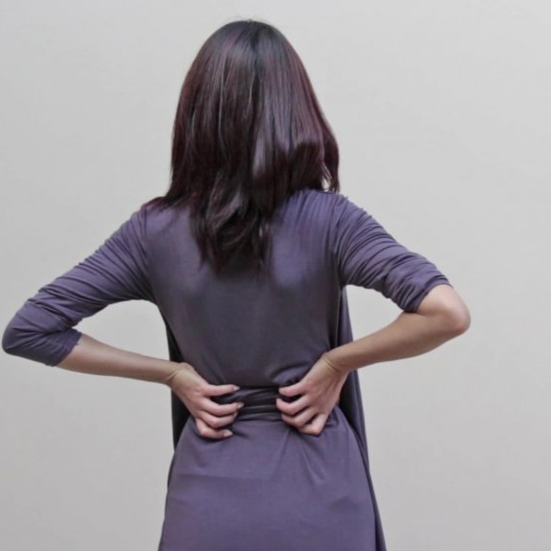 فيتامين د يقي من آلام الظهر ويعالجها