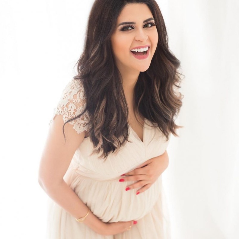 سلمى رشيد تكشف عن جنس جنينها