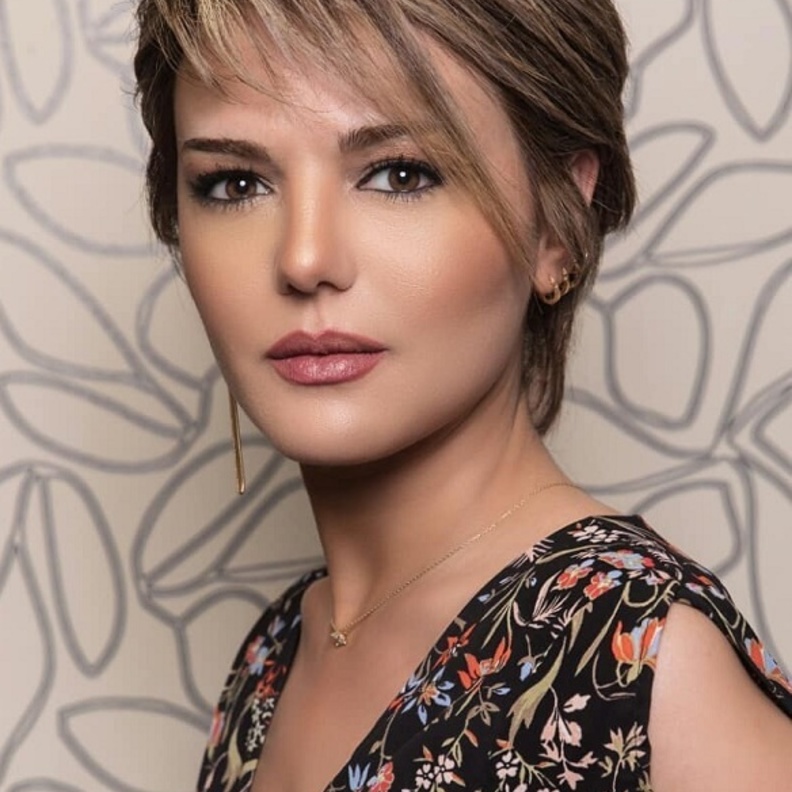 دانا مارديني بإطلالة شعر جريئة