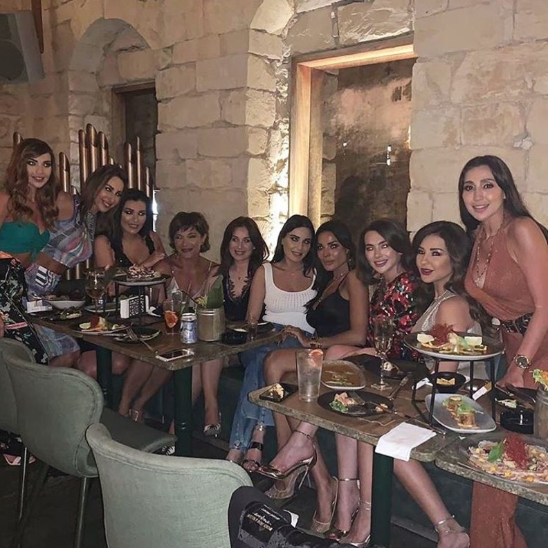 أطلت بالكروب توب داليدا خليل وورد الخال