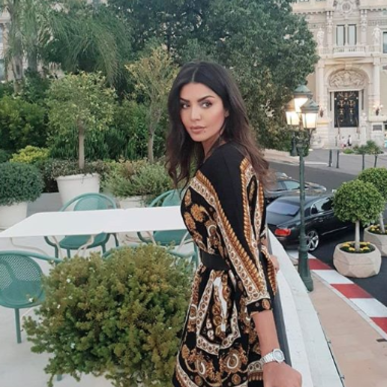 اطلالة صيفية بحرية اختارتها أمل بوشوشة