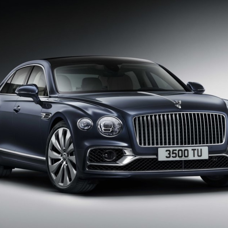 جرى تصميم وهندسة "Flying Spur" الجيل الثالث في مقر شركة بنتلي بمدينة كرو
