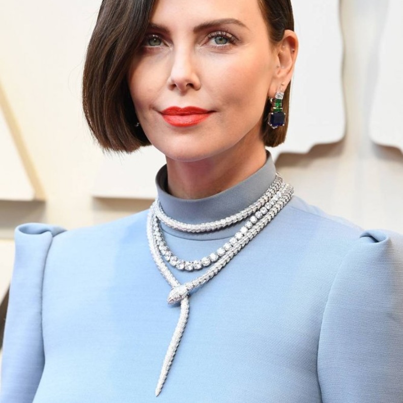 تشارليز ثيرون بمجوهرات Bulgari في حفل جولدن جلوب لعام 2019 