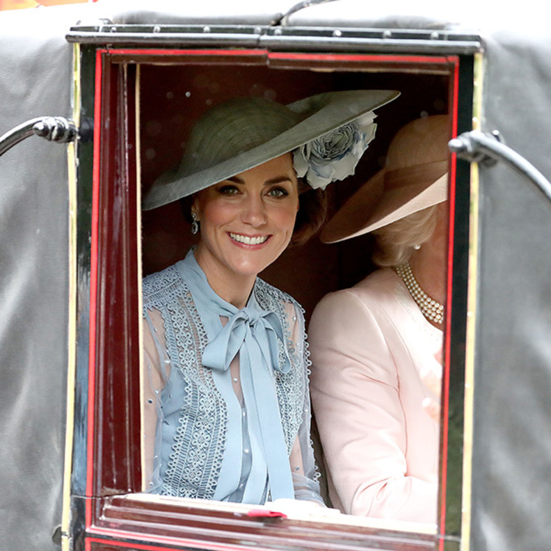 الأمير تشارلز وزوجته حضرا السباق