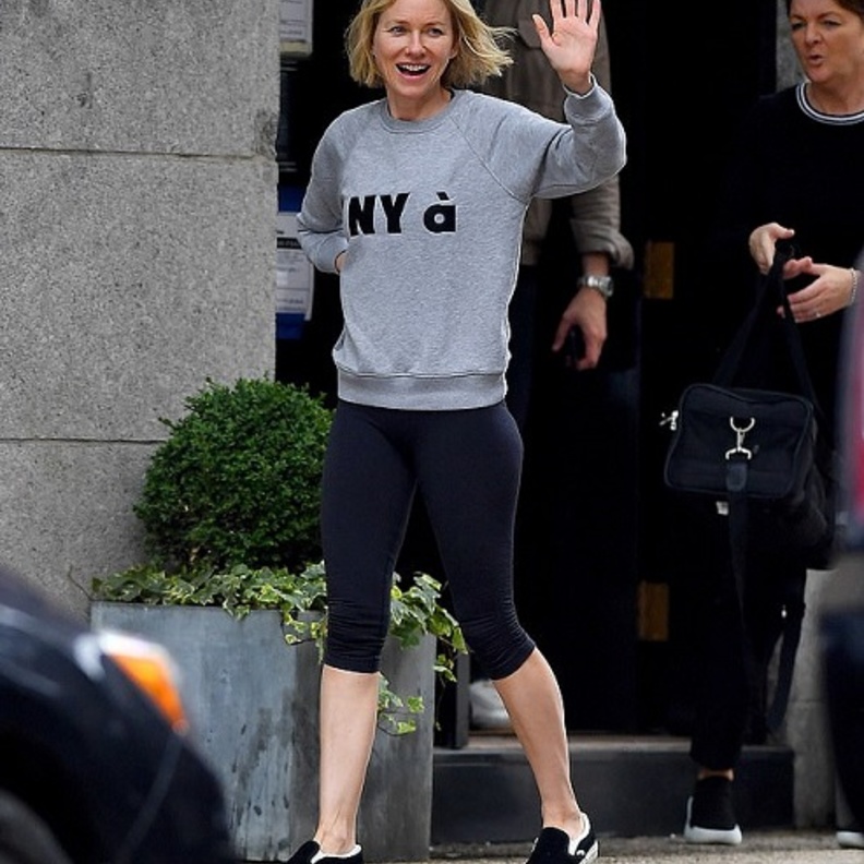 ناعومي  واتس