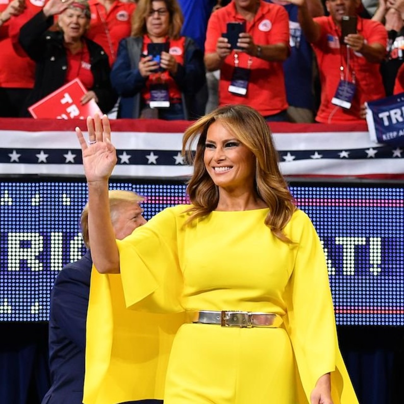 ارتدت ميلانيا ترامب موضة اللون الأصفر