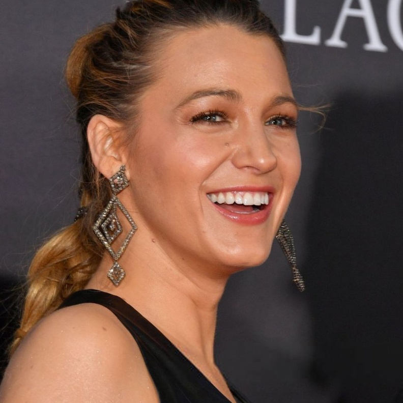 بليك ليفلي بمجوهرات من ماركة Lorraine Schwartz