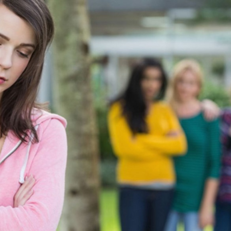 أعراض الرهاب الإجتماعي عند النساء وطرق علاجه