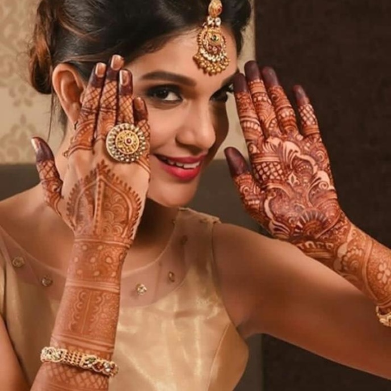 اجتاحت رسومات الازهار النقوشات