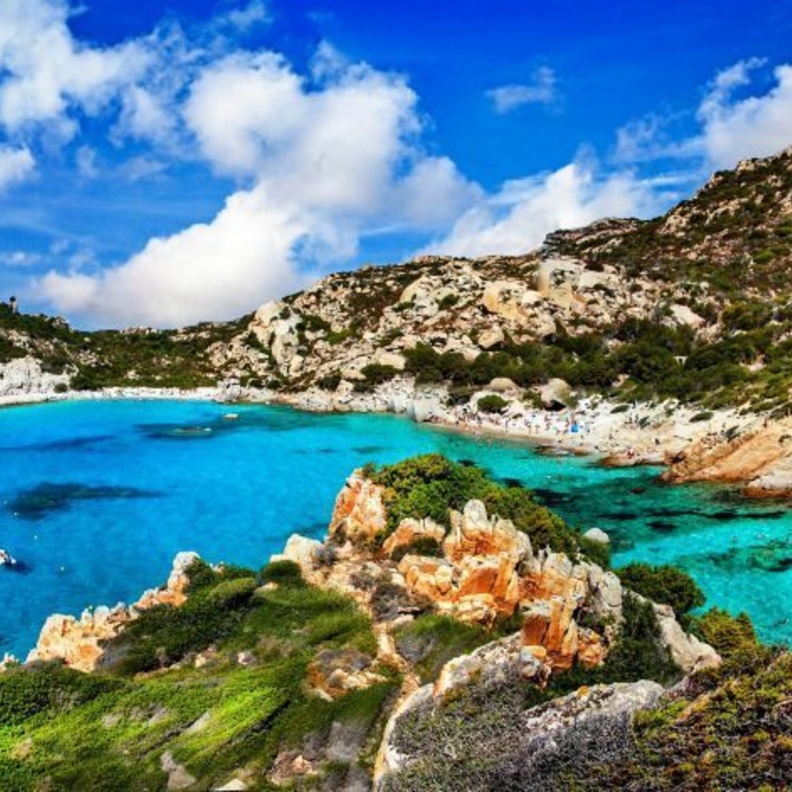 التنقل في سردينيا عن طريق البحر