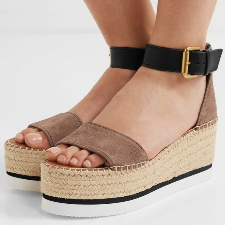 صندل من القش من Alexandre Birman 