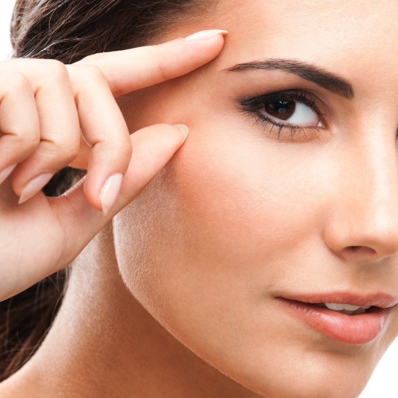 تحوي ثمرة الأناناس العناصر المفيدة لإصلاح خلايا البشرة وإنتاج الكولاجين على الدوام