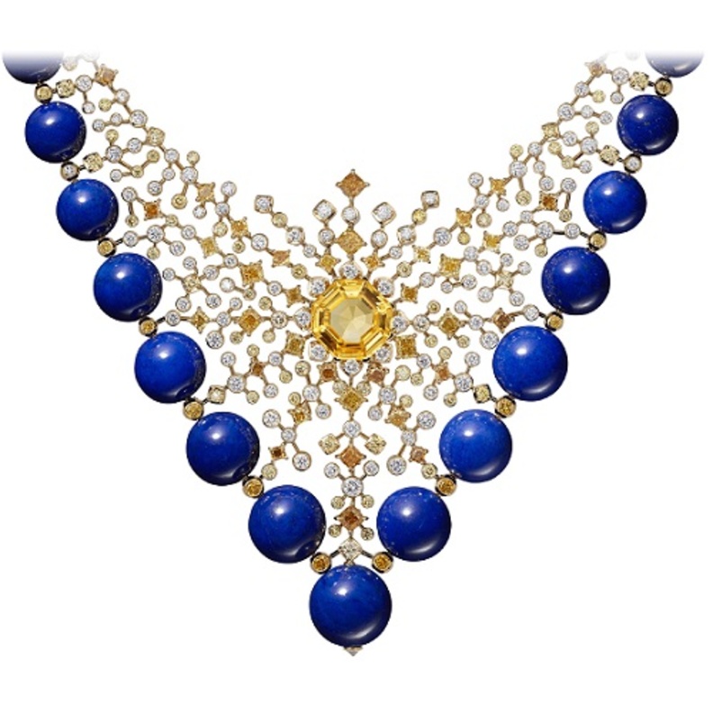 قلادة كارتييه بأحجار اللازورد الأزرق وحجر الألماس الأصفر 