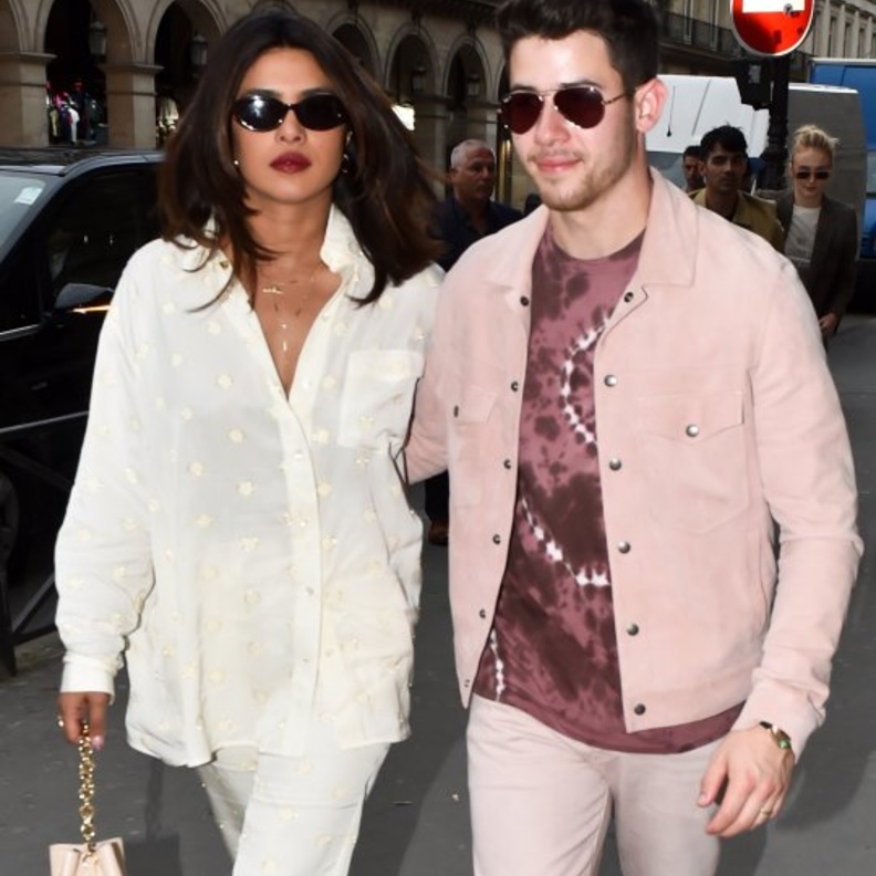 إطلالة بريانكا تشوبرا في باريس