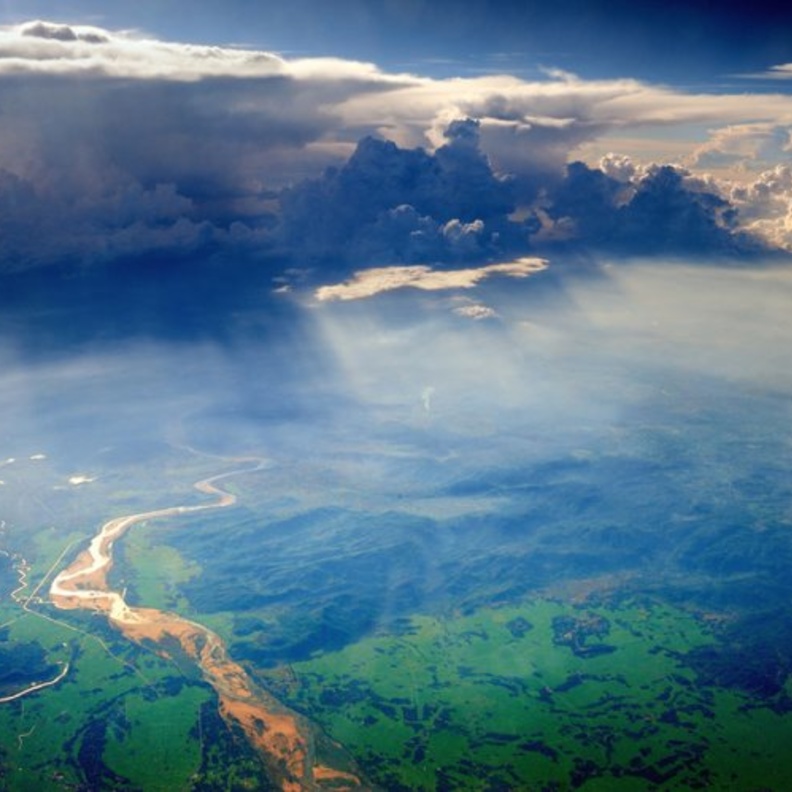 تضم الجزيرة احدى أعلى شواطىء صخريّة في العالم