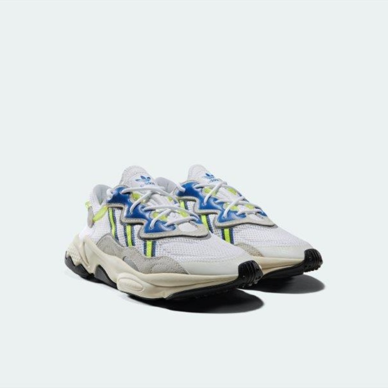 adidas Originals تعيد إحياء حذاء OZWEEGO المستوحى من التسعينات