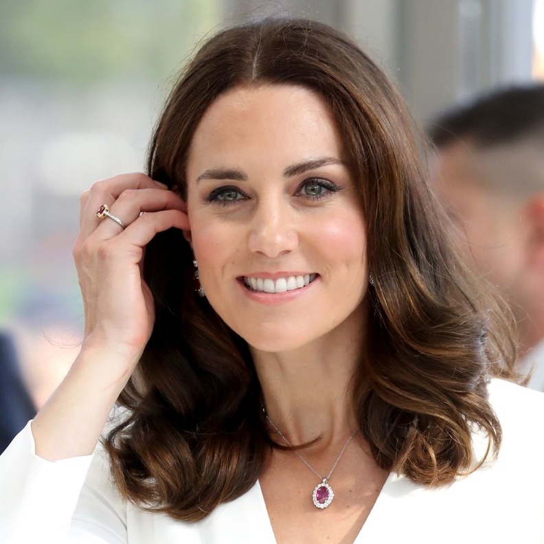 استخدام زيوت مغذية للبشرة من قبل الدوقة كيت ميدلتون kate Middleton بشكل أسبوعي