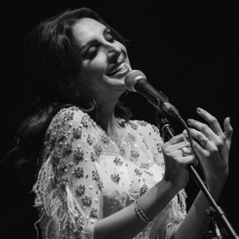 الفنانة أنغام