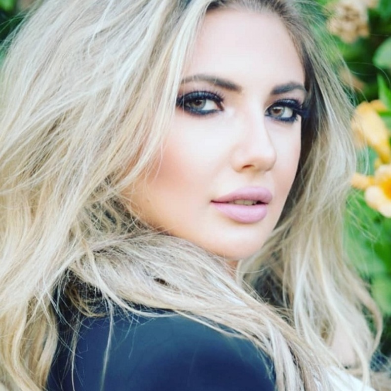 طليقة وائل كفوري بجمال ساحر