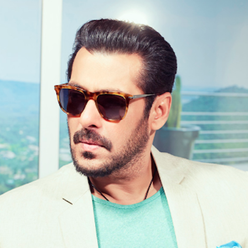 الصحفي يتهم سلمان خان بالتعدي عليه بالضرب