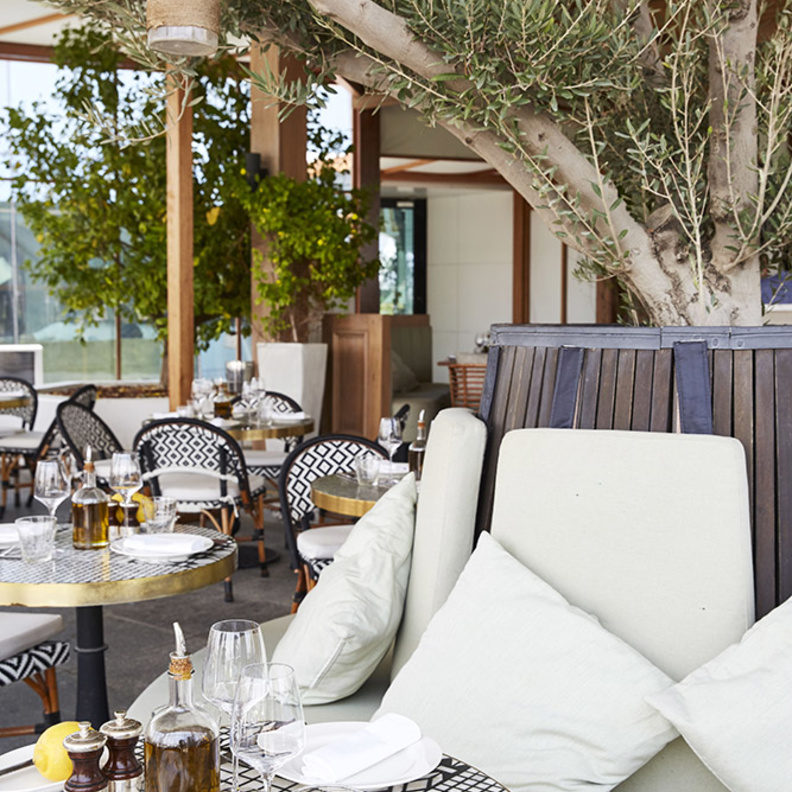 المطعم الفرنسي كارين يكشف عن العريشة الصيفية الجديدة في دبي