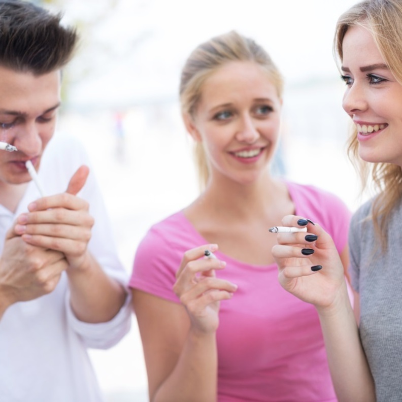 تدخين المناسبات أكثر ضررا مما يعتقد الناس