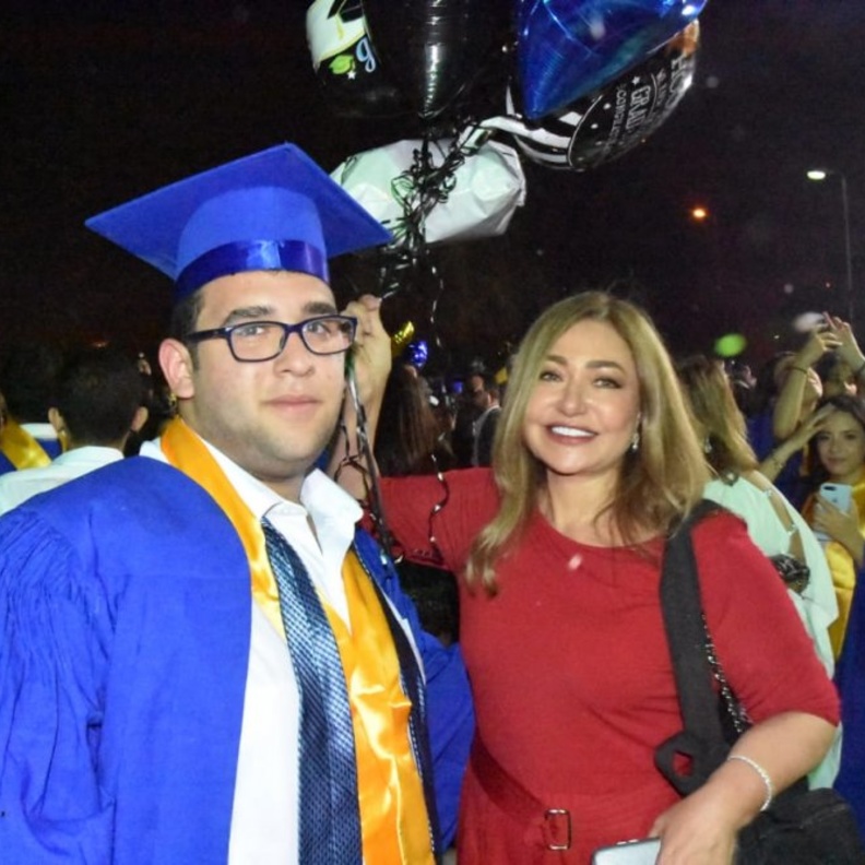 ليلى علوي وابنها