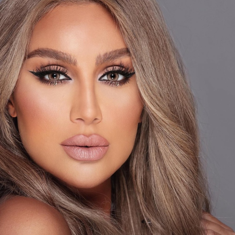 رسم الحواجب العريضة الداكنة من وحي أحلام