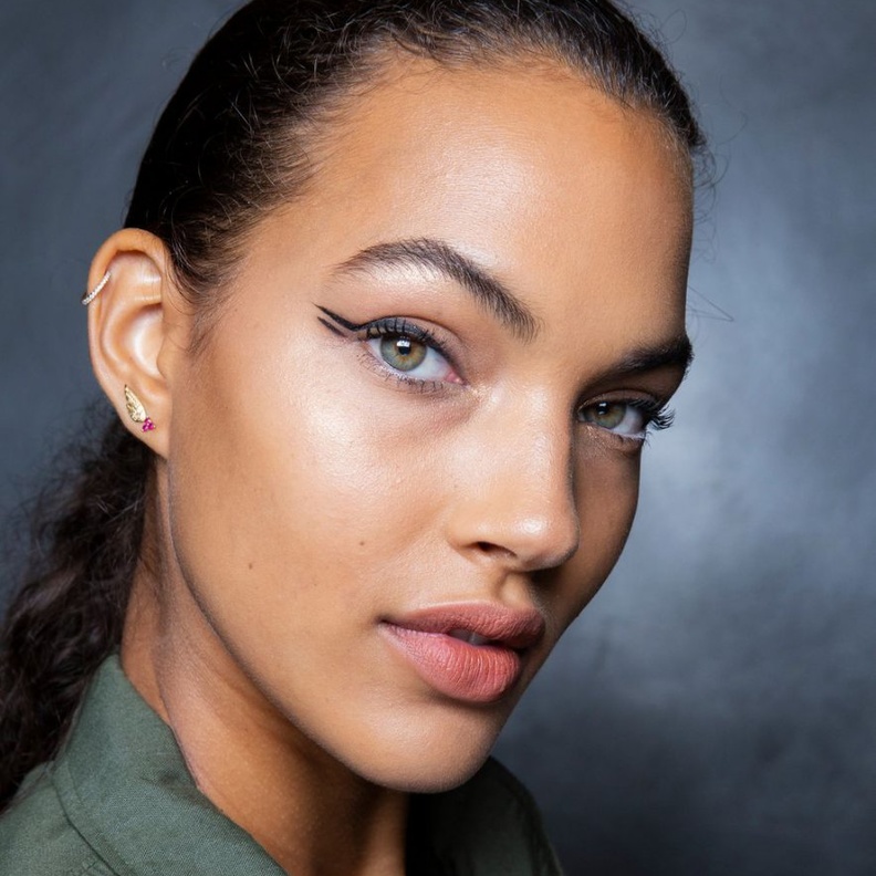 رسمات آيلاينر مبتكرة وعريضة من Libertine