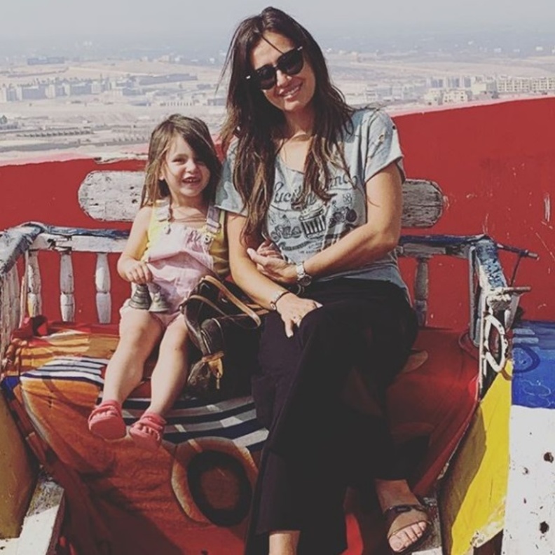 حلا شيحة وابنتها عائشة