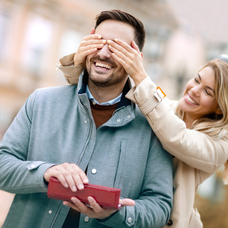 أفضل الهدايا التي تسعد الزوج