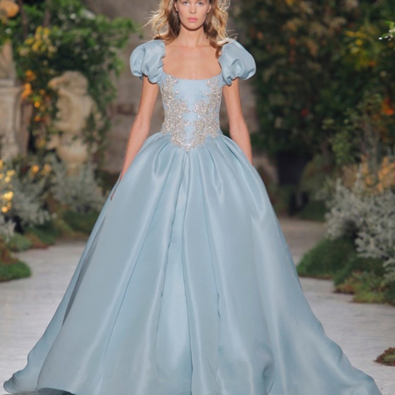 فستان من carol hannah