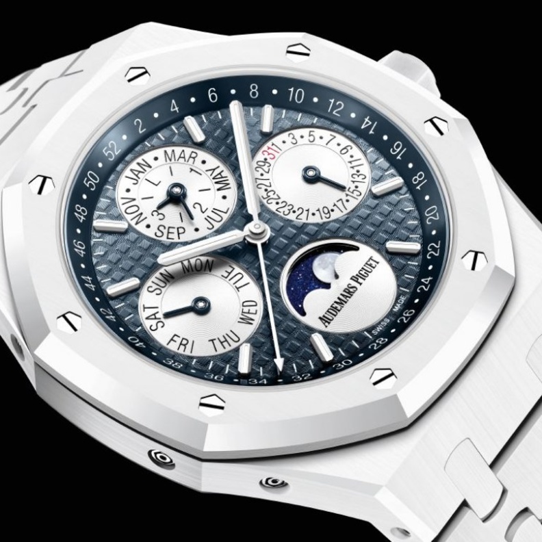 رويال أوك، تقويم دائم، من السيراميك الأبيض