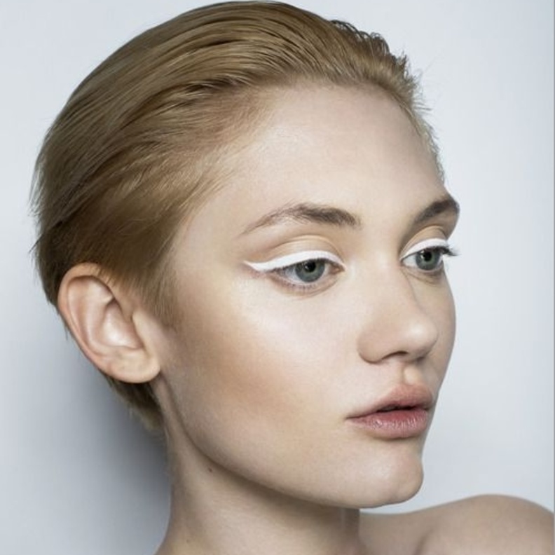 اعتمدي الآيلاينر الأبيض مع ألوان ظلال العيون