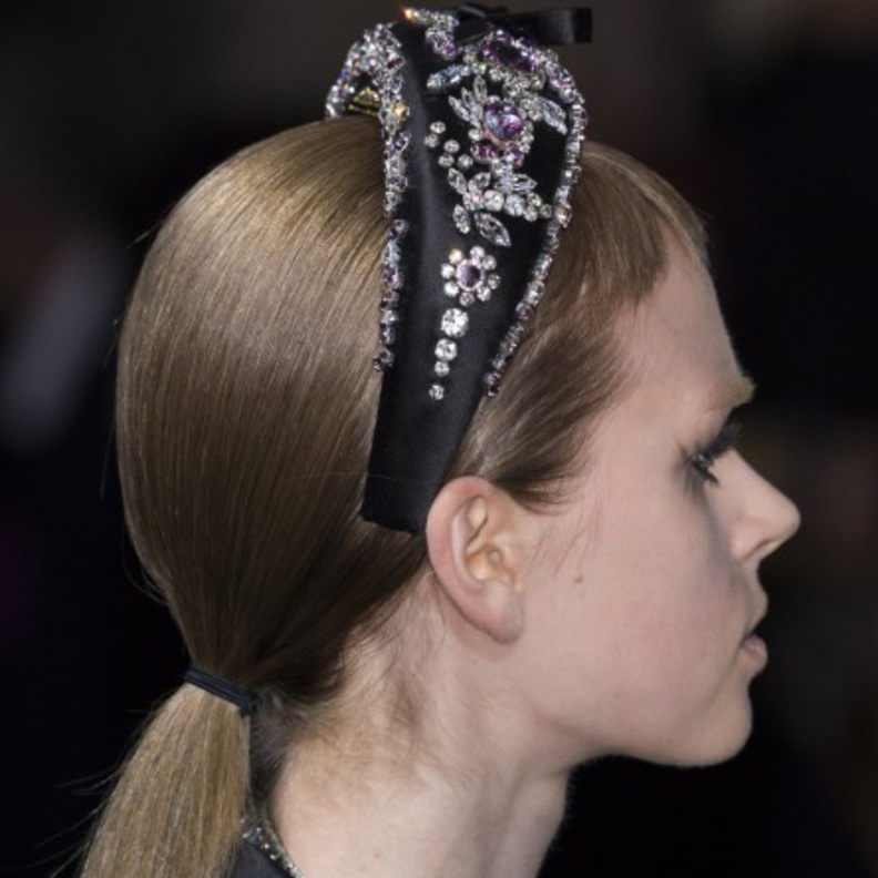 أكسسوارات براقة بالحبيبات الكريستالية من Antonio Grimaldi