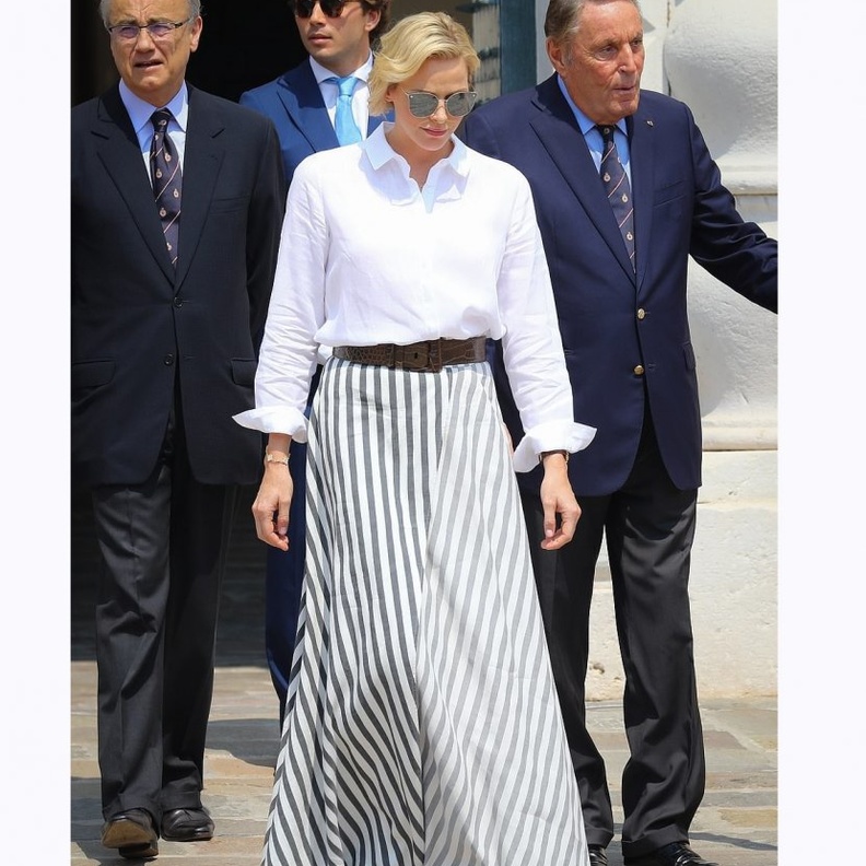 إطلالة ساحرة لشارلين أميرة موناكو بتصاميم كاجوال