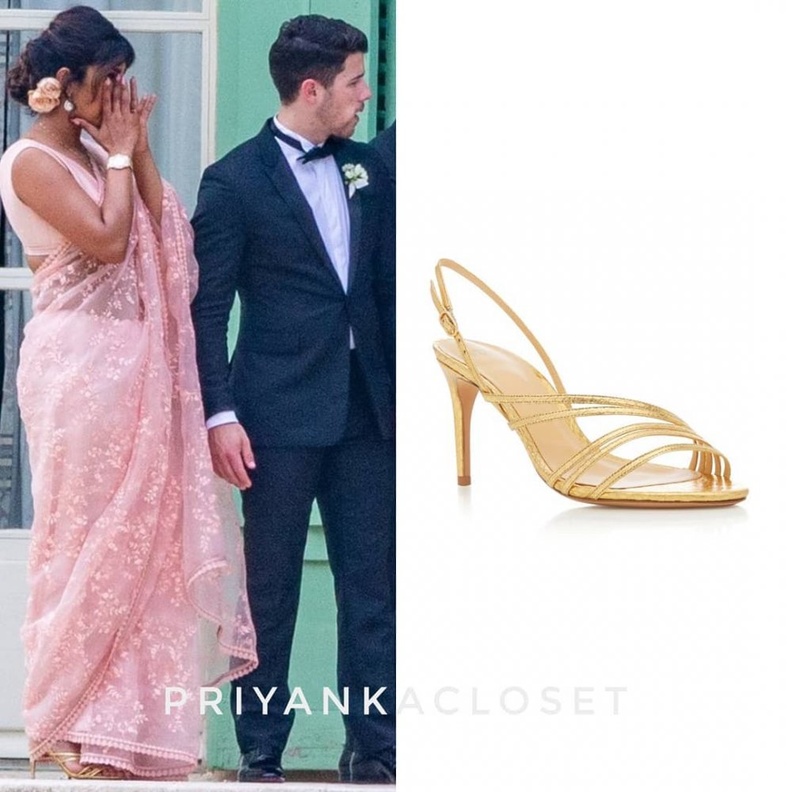  بريانكا تشوبرا ظهرت في حفل الزفاف بساري هندي أنيق باللون الوردي الباستيل