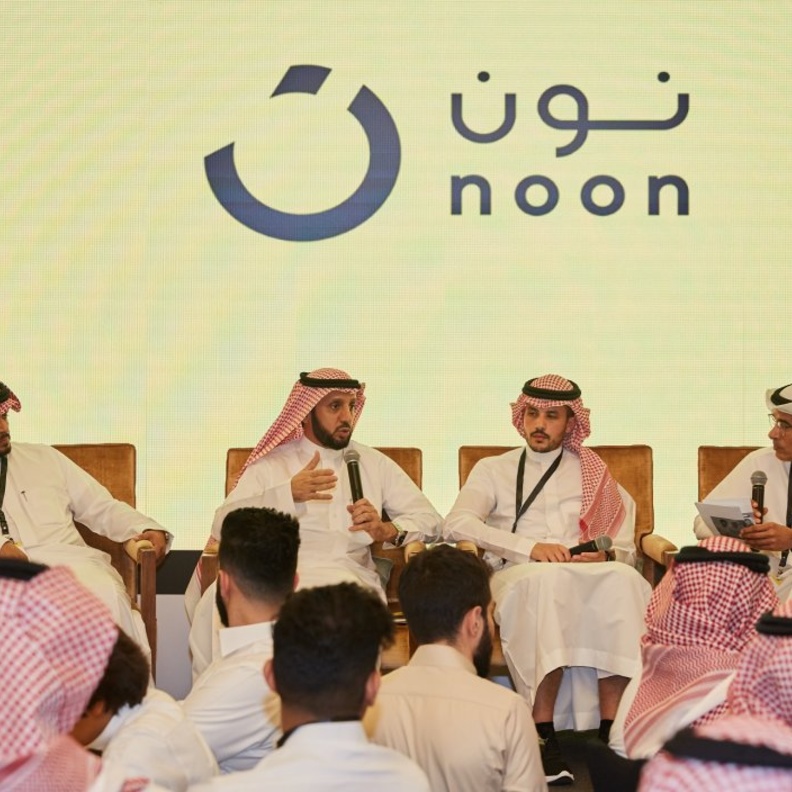 محمد العبار- نون تحتفل بالبائعين في الرياض