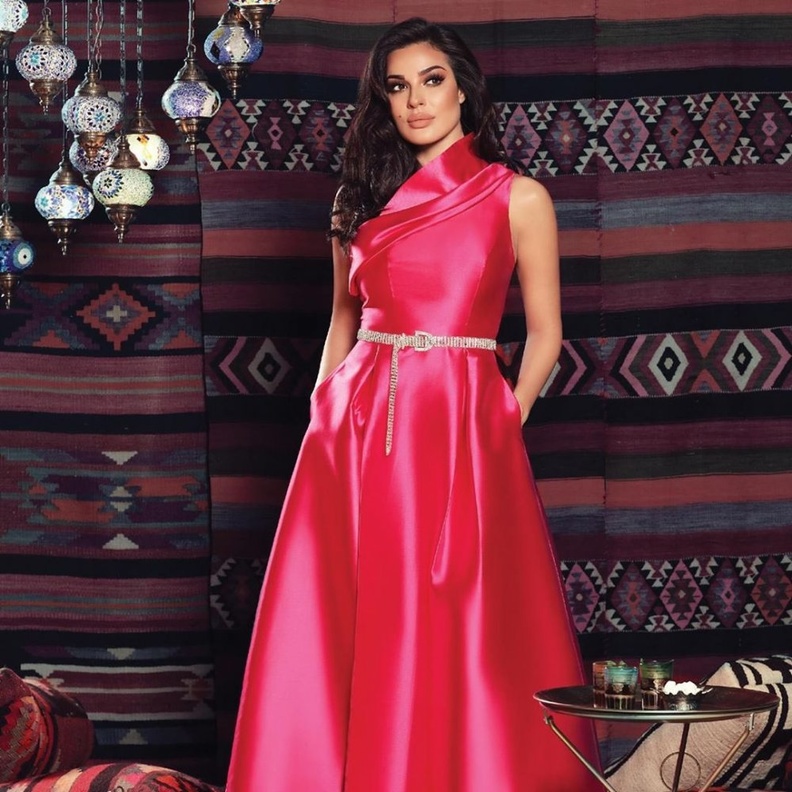  فساتين خطوبة باللون الوردي مستوحى من النجمة بلقيس