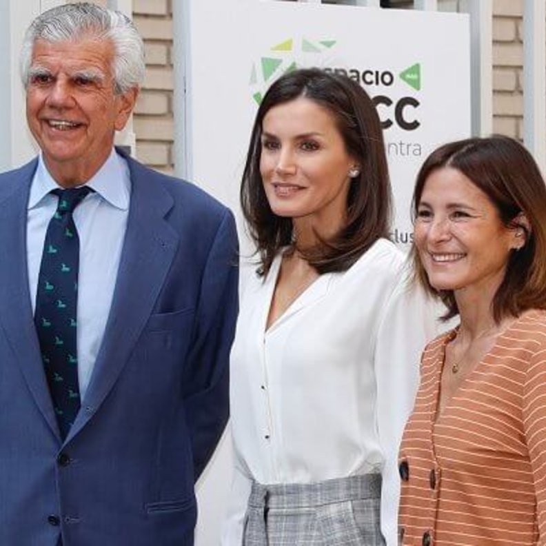 الملكة ليتيزيا بإطلالة أنيقة