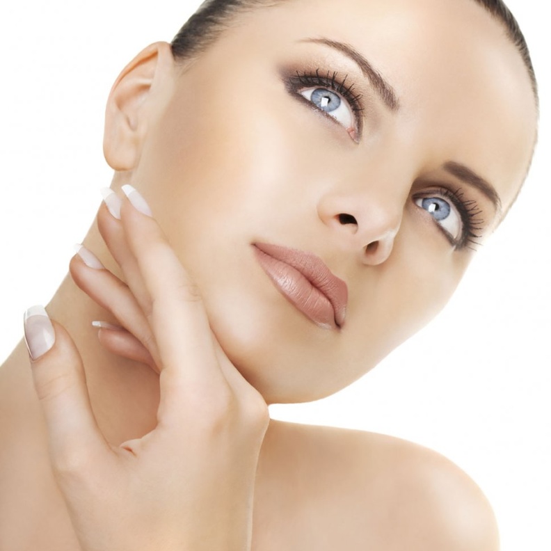 استفيدي عزيزتي من خصائص العسل مع الرمان للعناية بالبشرة