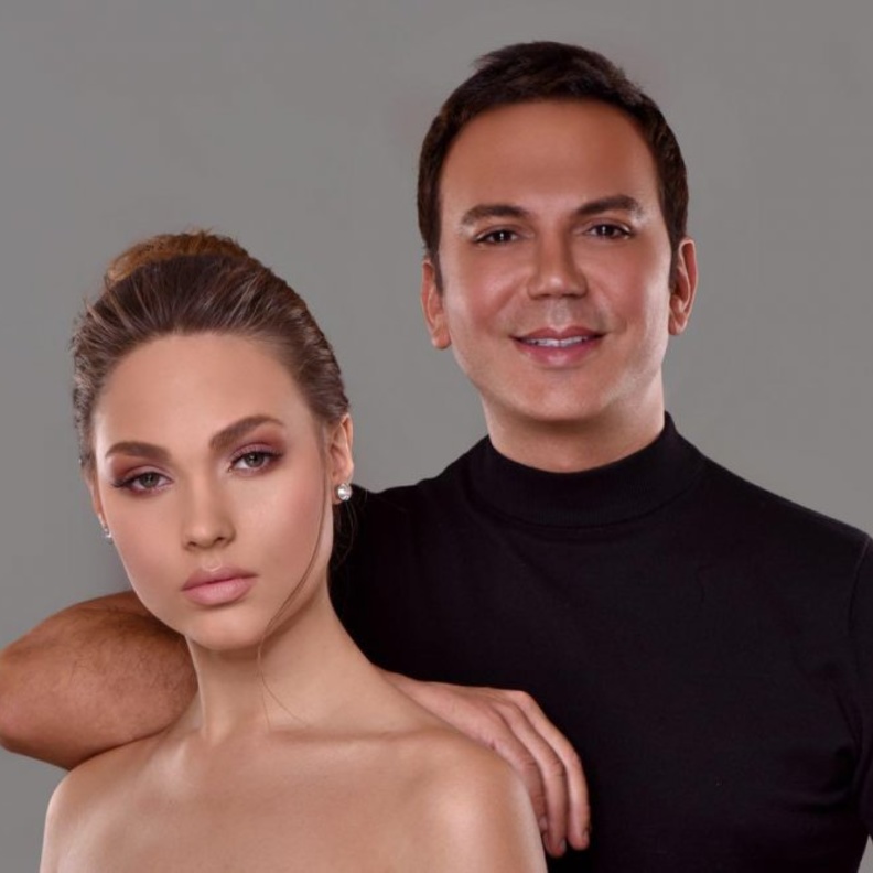 احمد قبيسي مع الموديل الروسية