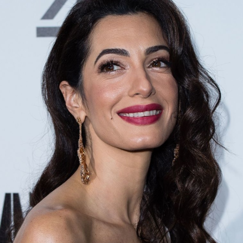 أجمل ألوان أحمر الشفاه الملفت مستوحاه من جمال أمل كلوني